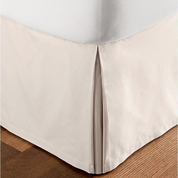 Hudson Park Other - - HUDSON PARK COLLECTION 100% Egyptian Cottom Bedskirt. Color: Vanilla